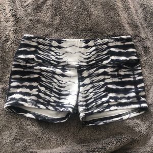 Fleo black and white shorts